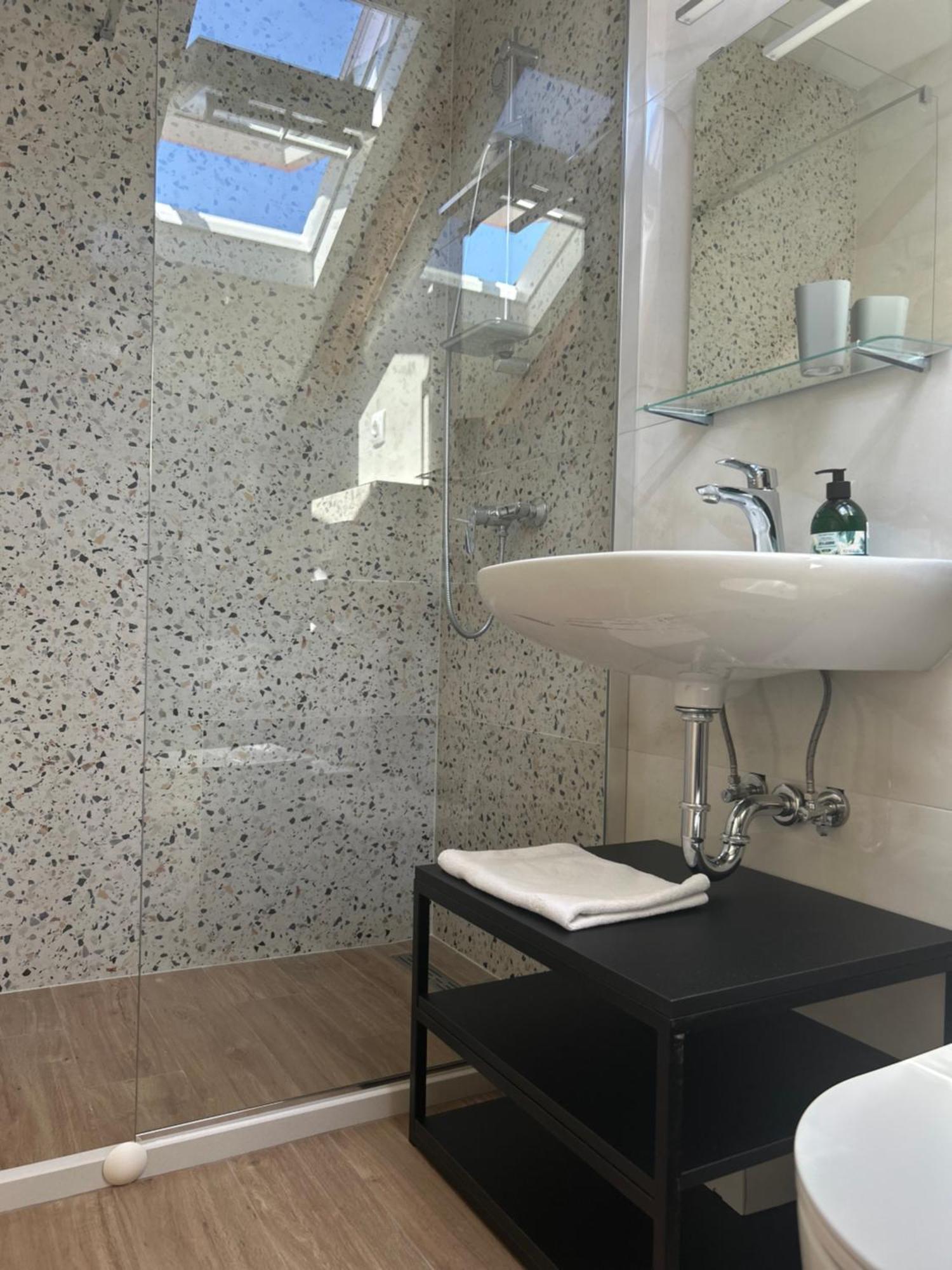 קאבטאט Lovely Apartment מראה חיצוני תמונה